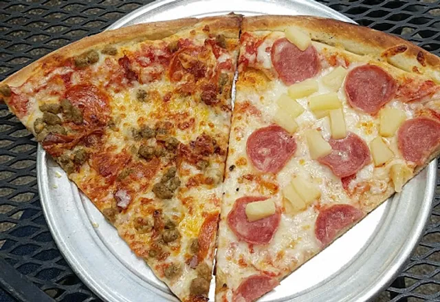 Carmine's Pizza Downtown