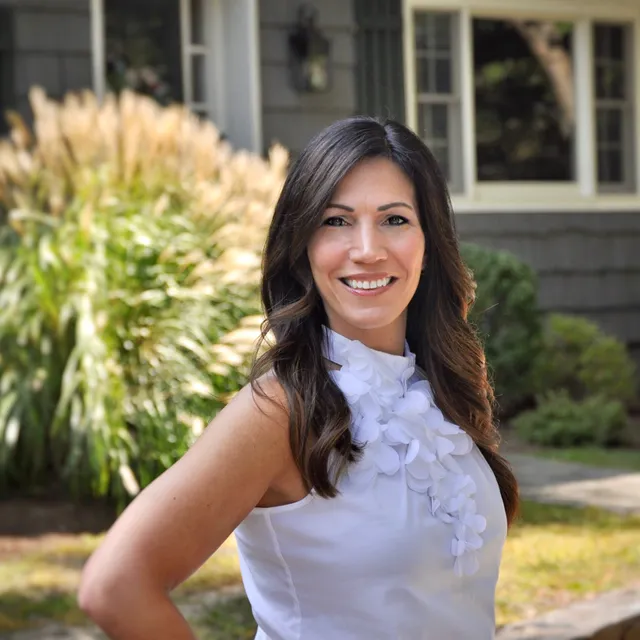 Stephanie Ruzzo - RE/MAX Classic Realty