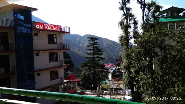 OYO 70144 Buddha Inn