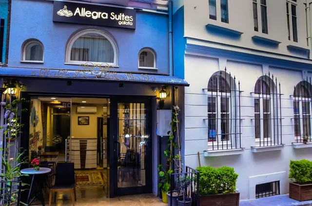 Allegra Suit Galata
