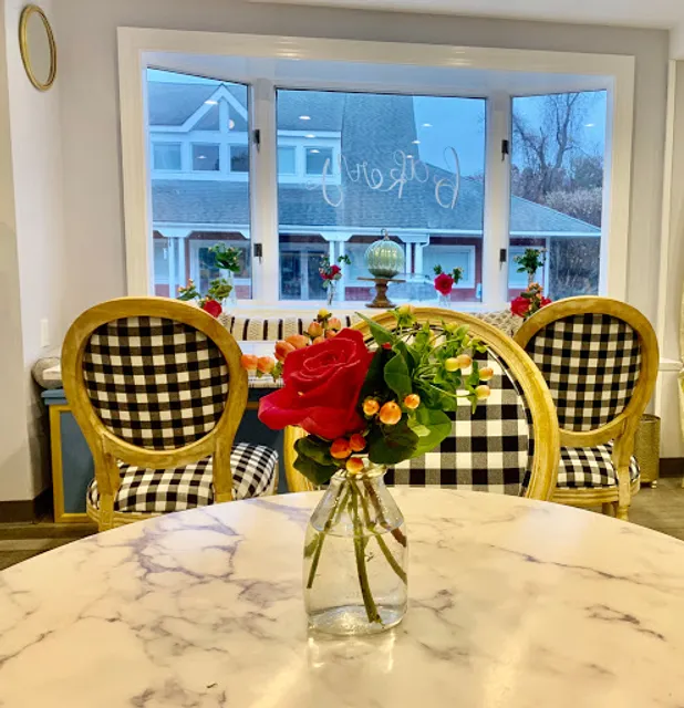 BouNom Café & Bakery