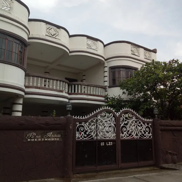 Pe're Aristo Guesthouse