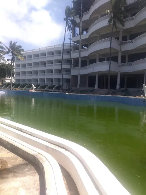 Dolphin Hotel