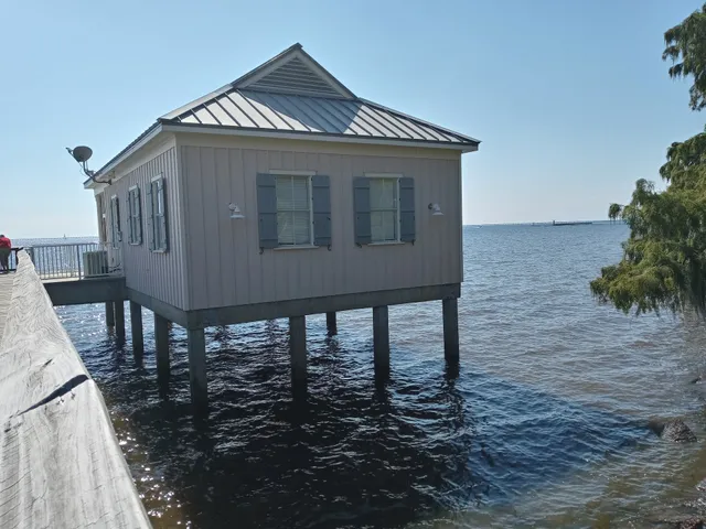 Fontainebleau Cabins