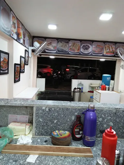 Neelam Sandwich & Pizza