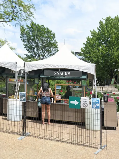 Eadie Levy's Landmark Café