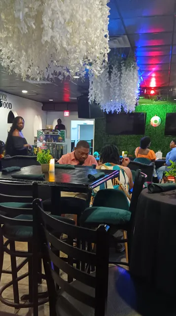 Luxe Hollywood Restaurant & Lounge