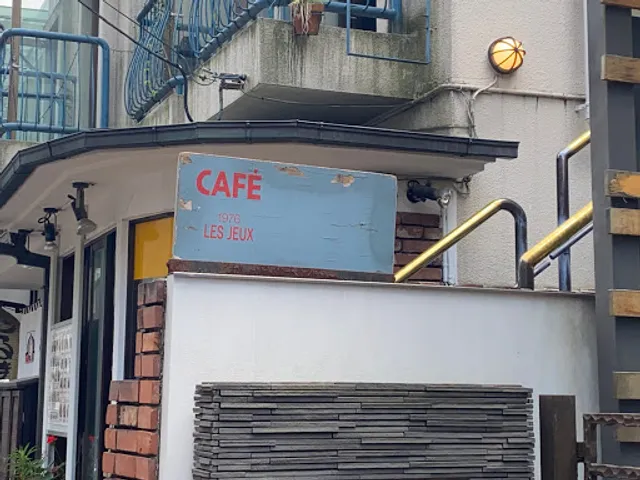 Cafe Les Jeux Grenier