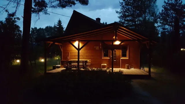 ApartHome Brązowy Domek