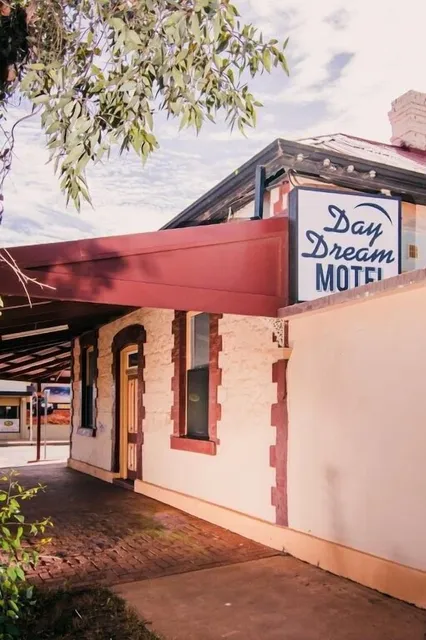 Daydream Motel & Cottages