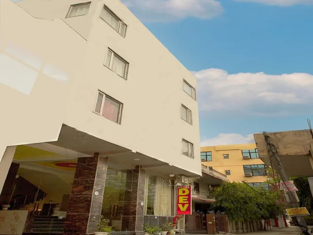 Hotel Deluxe Stay Inn