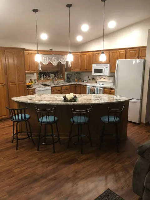 Chain Of Lakes Granite Inc