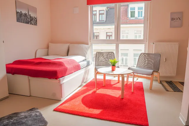 FULL HOUSE Studios & Apartments