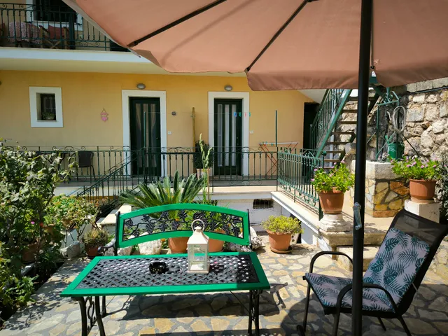 Dimitra's Apartments