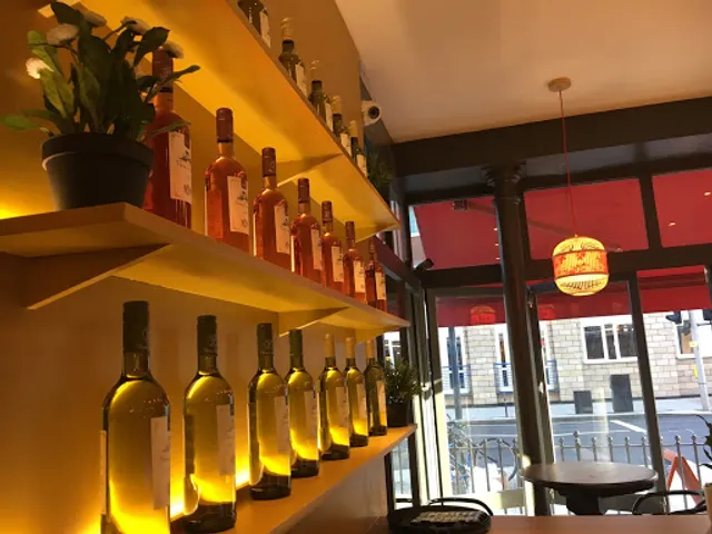 Lin's Restaurant & Bar