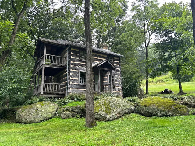 Hisrich Hills House Bed & Breakfast and ArtFarm