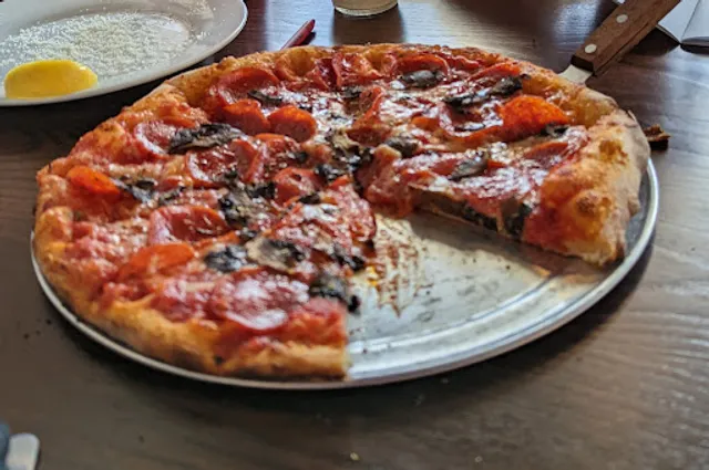 Russo's New York Pizzeria & Italian Kitchen | Cypress Crossing