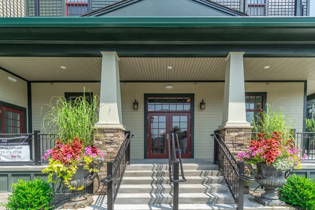 Styled by Lily Saratoga