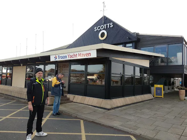 Scotts Bar & Restaurant