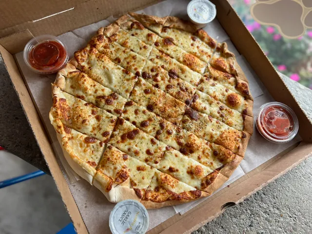 Bobe's Pizza & Ginger Ale's Charleston, IL