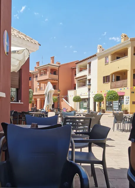 Lochy’s Hda Bistro & Bar