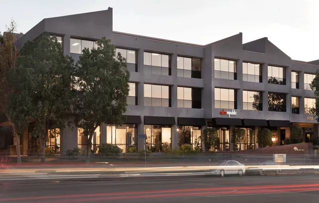 Salon Republic Woodland Hills