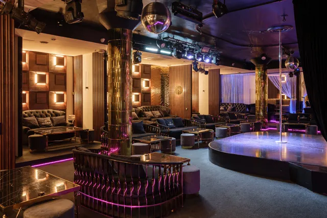 Стриптиз-клуб Cabaret Le Rouge