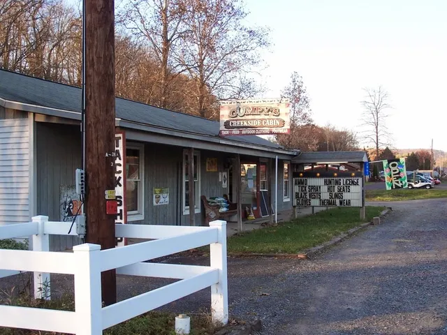 Gumpy's Creekside Cabin