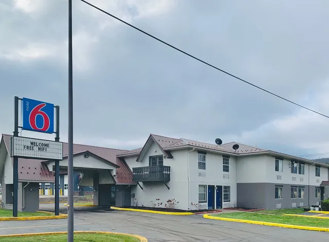 Motel 6 McGraw, NY - Cortland