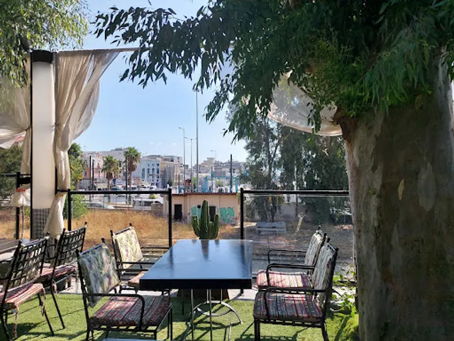 Paradolla Cafe-Bar by Aproopto