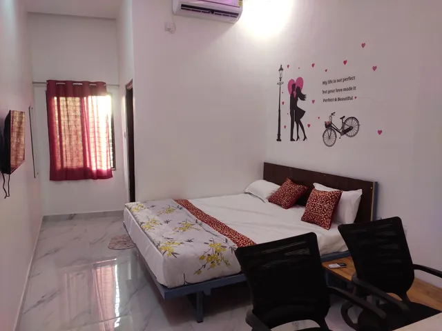 Super OYO Hotel Trinetra Inn