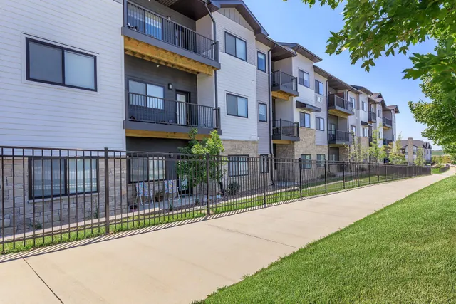 Mansions at Granite Falls