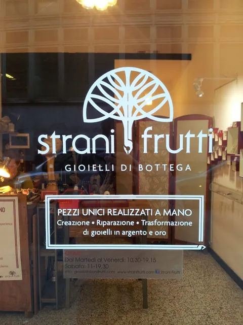Strani Frutti Gioielli