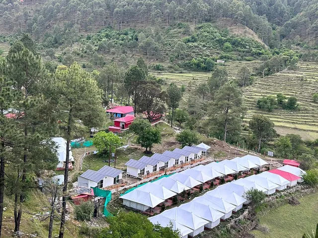 Adhvanta Resort, Barkot