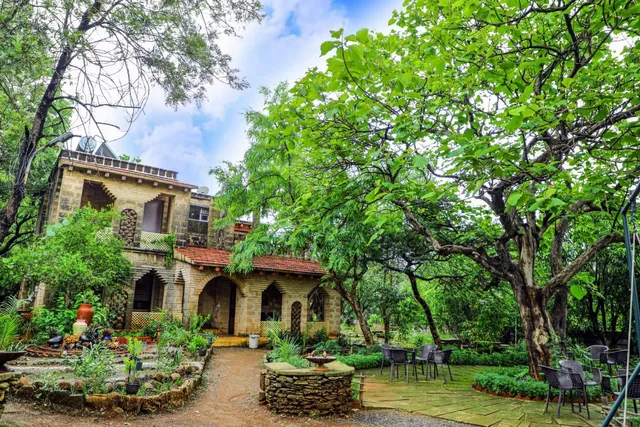 Jungle Lodge Maneland