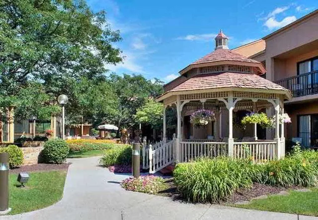 Courtyard by Marriott Detroit Dearborn