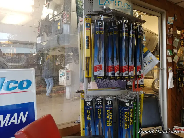 Muffler Man of Tawas City