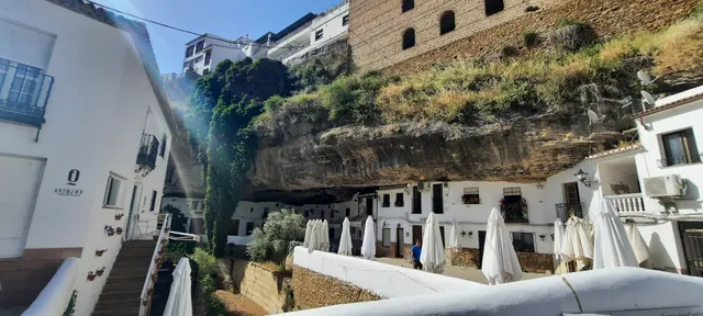 Casa entre Rocas Setenil