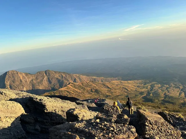 Rinjani Senaru trekking (Information Centre For Best of Mount Rinjani Trekking Tour Service Package Affordable Lombok)