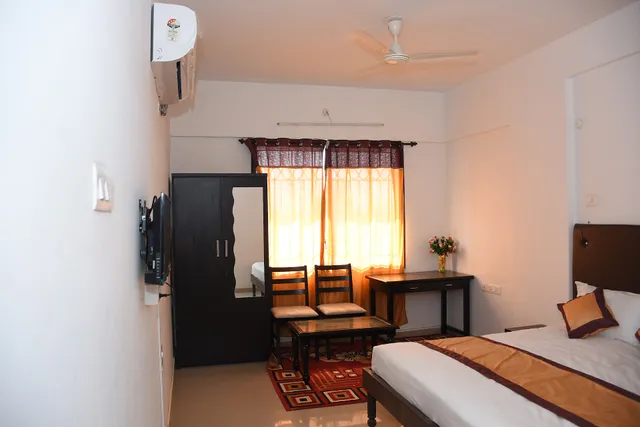 JK Rooms 132 Parkland Service Apartment
