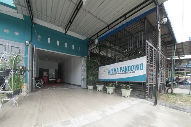 RedDoorz Syariah near Tugu Inalum Batu Bara