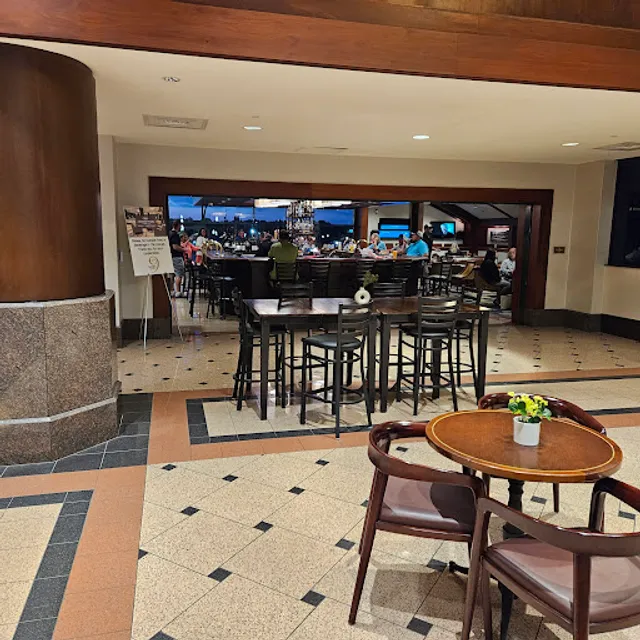 Long 9 Restaurant and Lounge