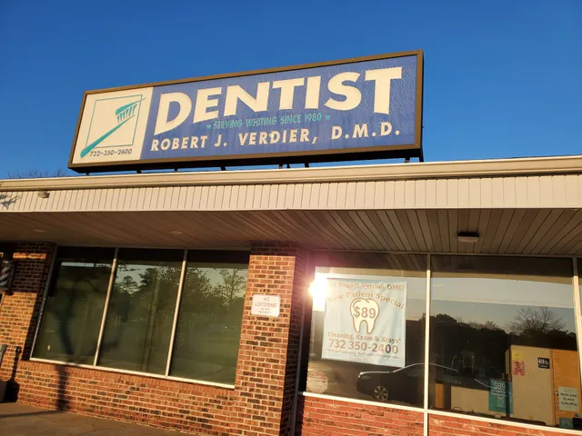 Crestwood Village Shopping Center