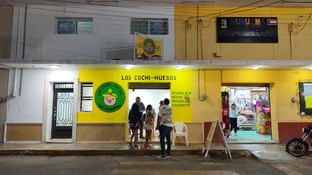 Los Cochi-Huesos