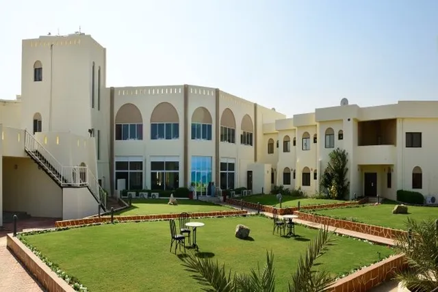 Resort Sur Beach Holiday منتجع شاطئ صور هوليداي