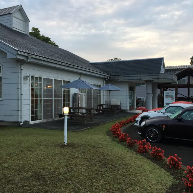 Petit Hotel Sun White