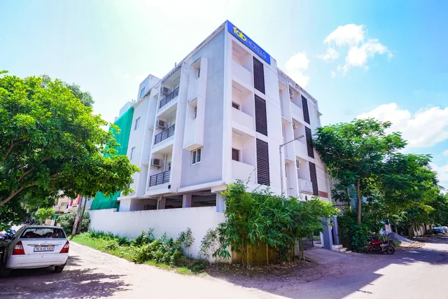 FabHotel Krystal Hotel in Valasaravakkam