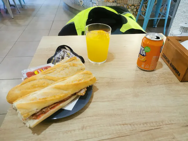 Forn de pa i cafeteria Ebre