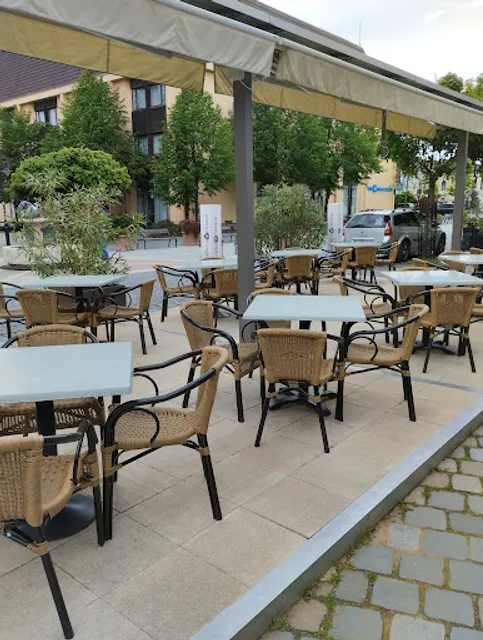 Kékfény Étterem és Pizzéria