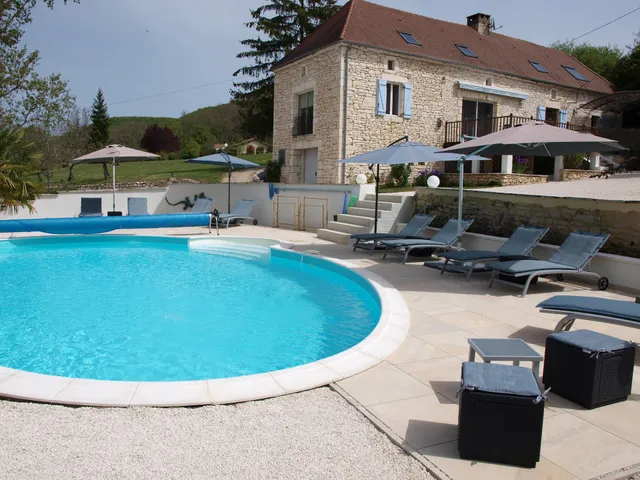 Domaine des Pierres Blanches - Chambres d'hôtes et gîte de charme avec piscine chauffée en Périgord Noir près de Sarlat
